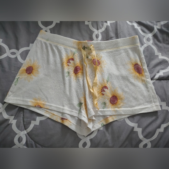 Laura Ashley Other - Laura Ashley Women's Large Sunflower Print Pajama Shorts Drawstring Waist